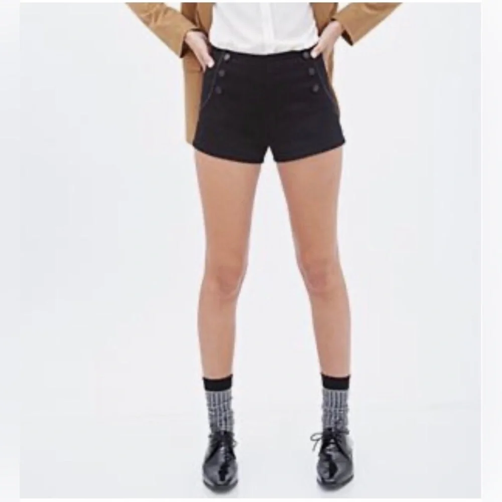 Aritzia Talula size 00 black short - Picture 2 of 15